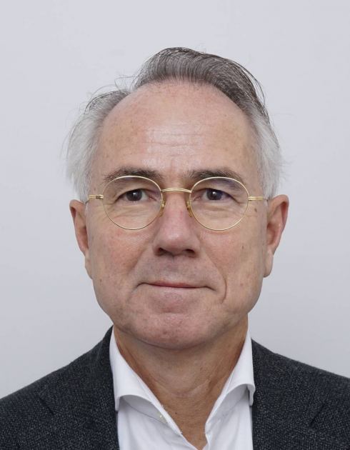 Dr.  Ed  Hartman