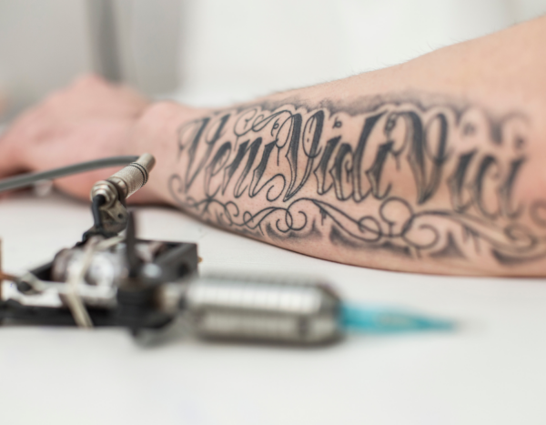 Roken maakt verwijderen van tatoeages moeilijker