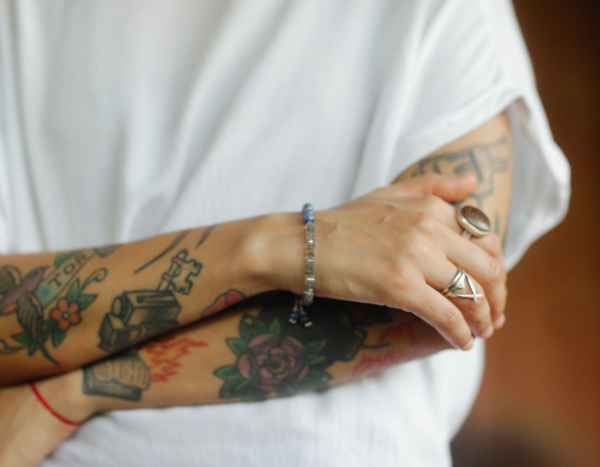 Kan een tatoeage gelaserd worden in de zomer?
