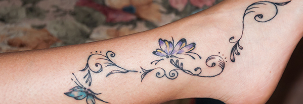 Weg met die tatoeages. De trend is: tatoeages laten verwijderen